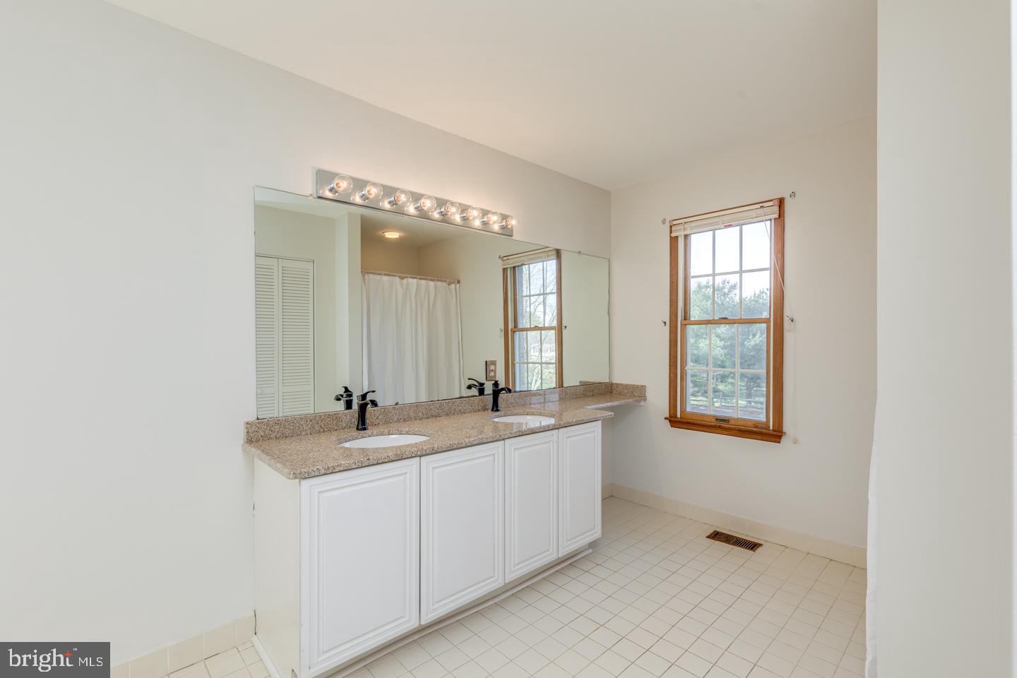 4 MEADOWVIEW DRIVE