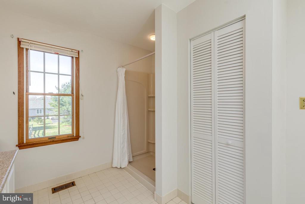 4 MEADOWVIEW DRIVE