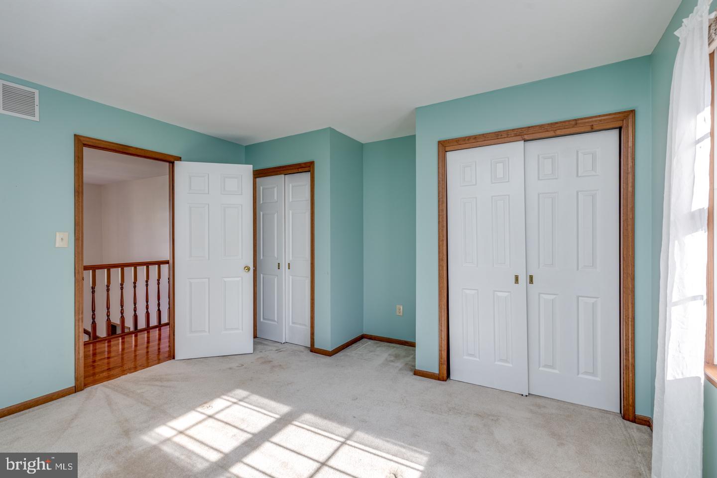 4 MEADOWVIEW DRIVE