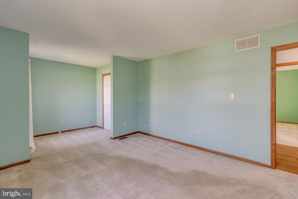 4 MEADOWVIEW DRIVE