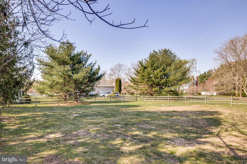 4 MEADOWVIEW DRIVE