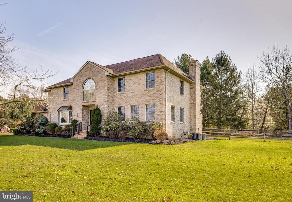 4 MEADOWVIEW DRIVE