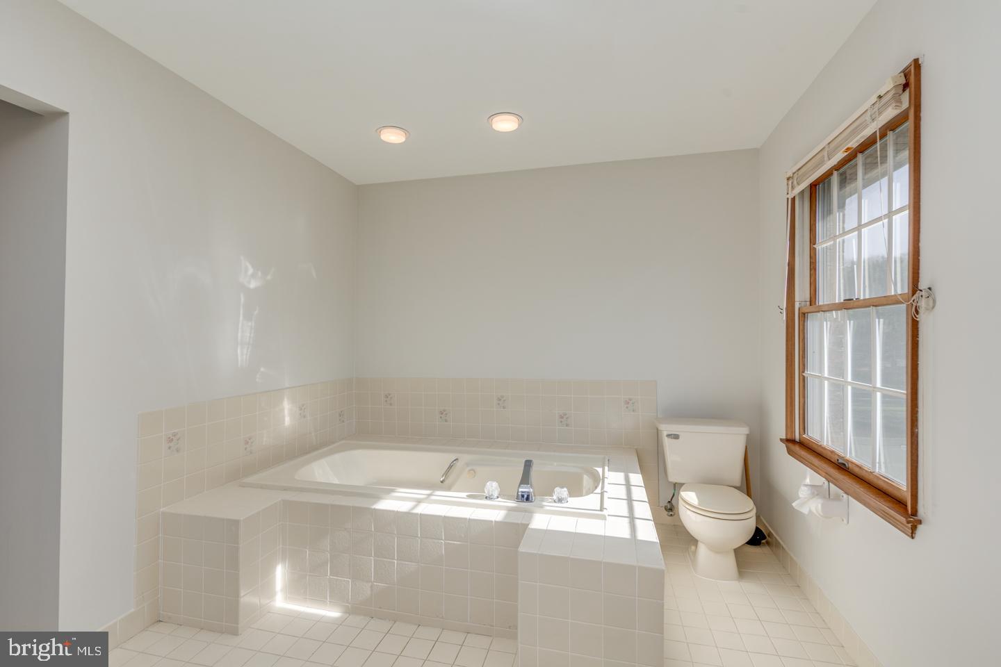 4 MEADOWVIEW DRIVE