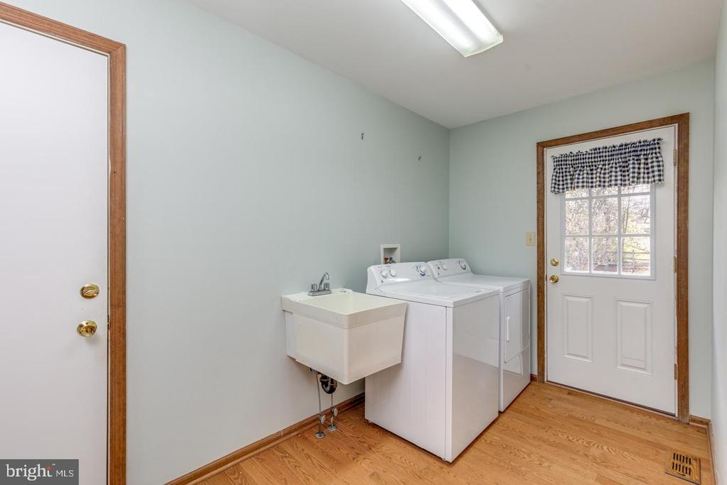 4 MEADOWVIEW DRIVE