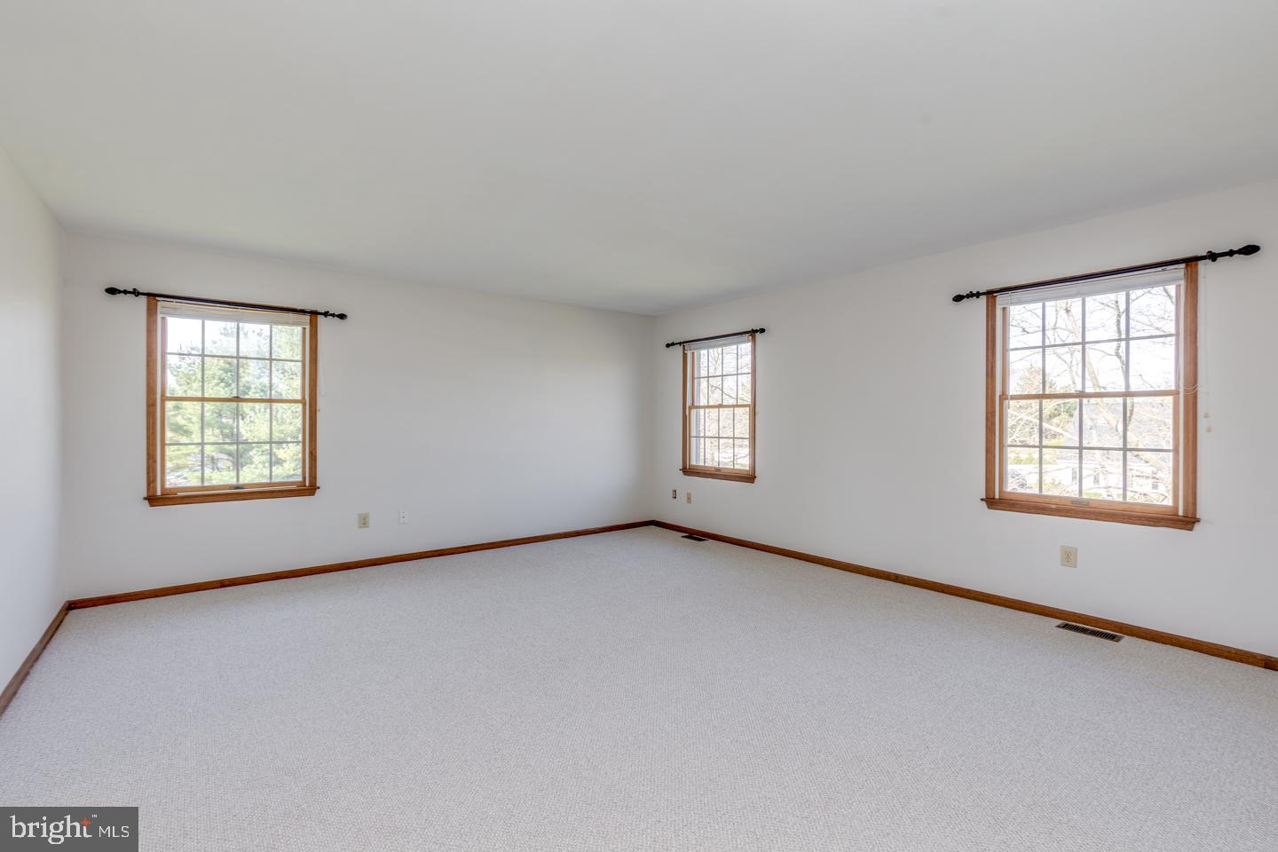 4 MEADOWVIEW DRIVE