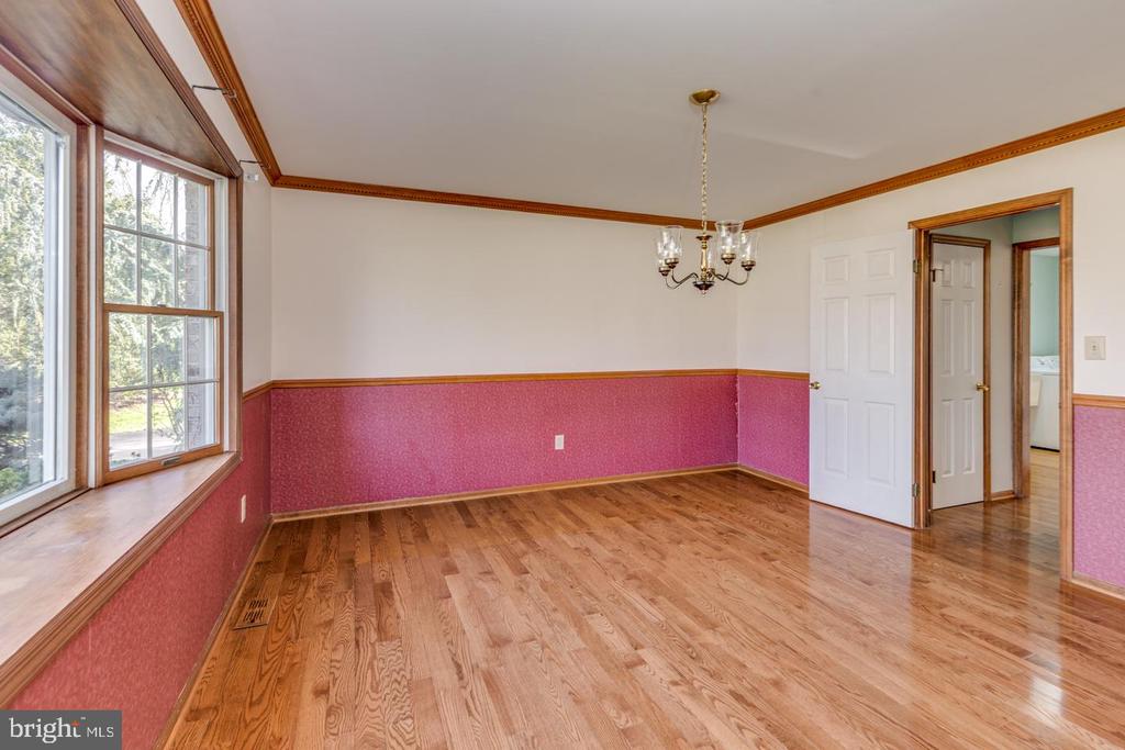 4 MEADOWVIEW DRIVE