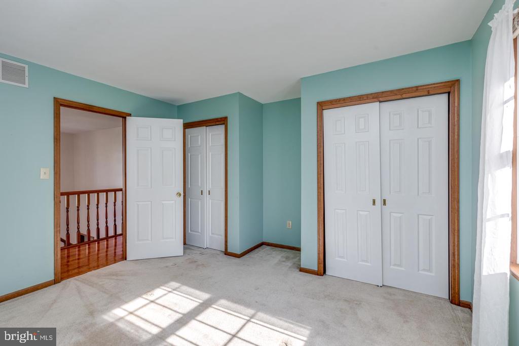 4 MEADOWVIEW DRIVE