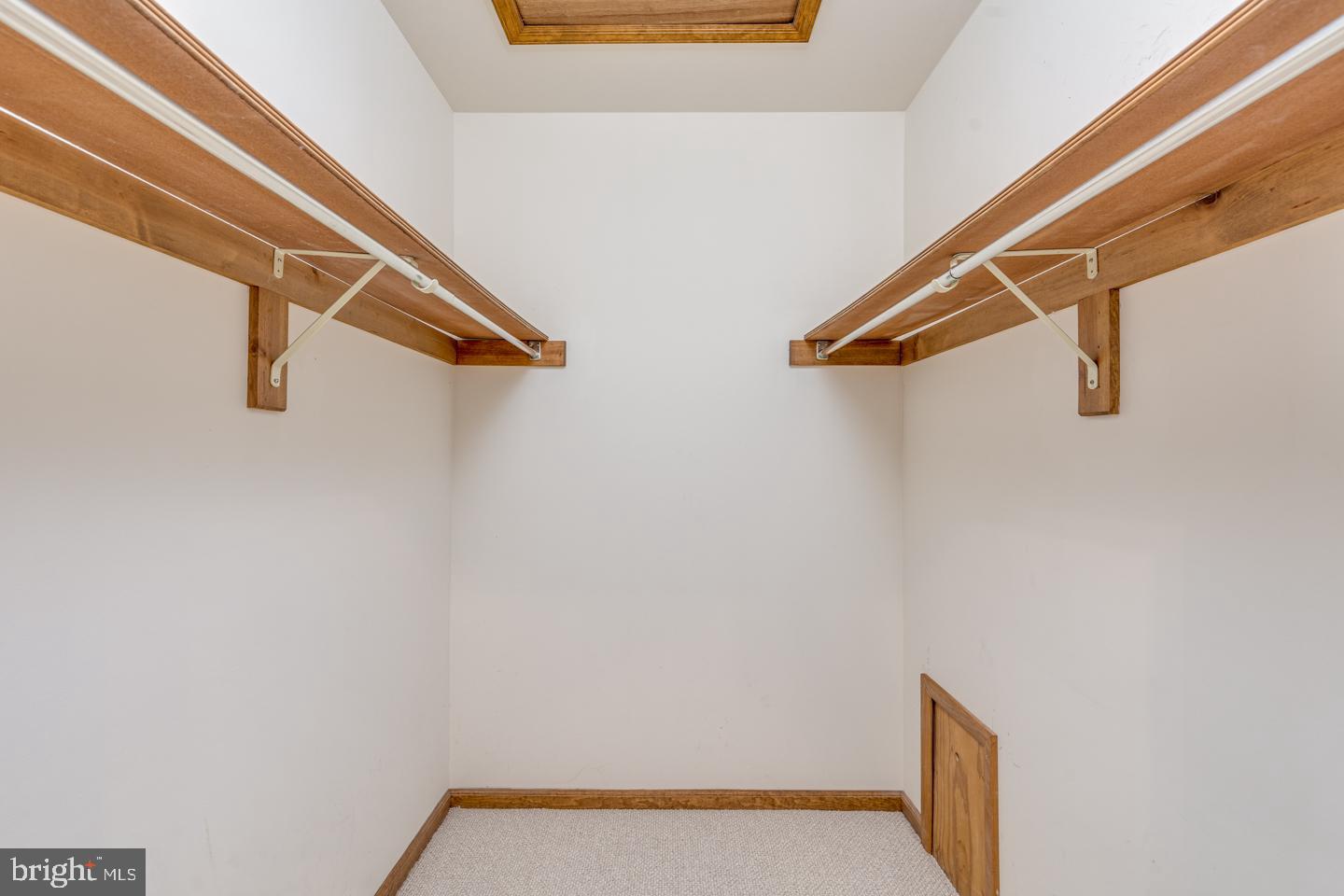 4 MEADOWVIEW DRIVE