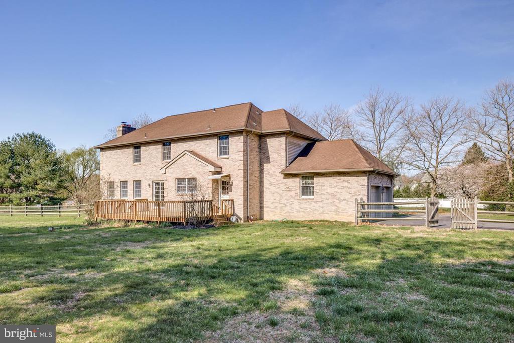 4 MEADOWVIEW DRIVE