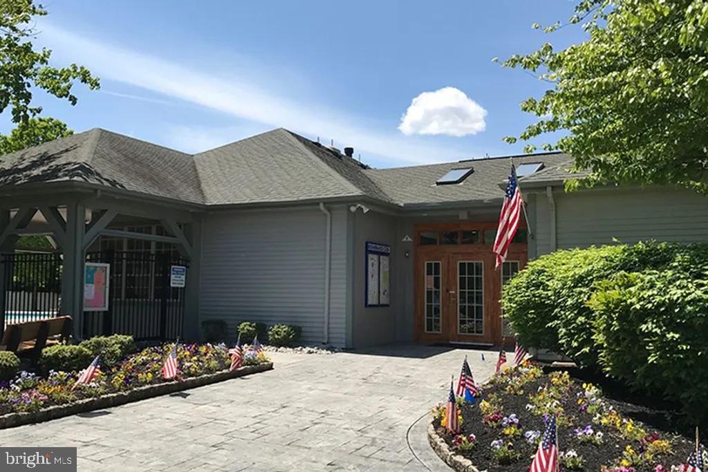 1341 THORNWOOD DRIVE