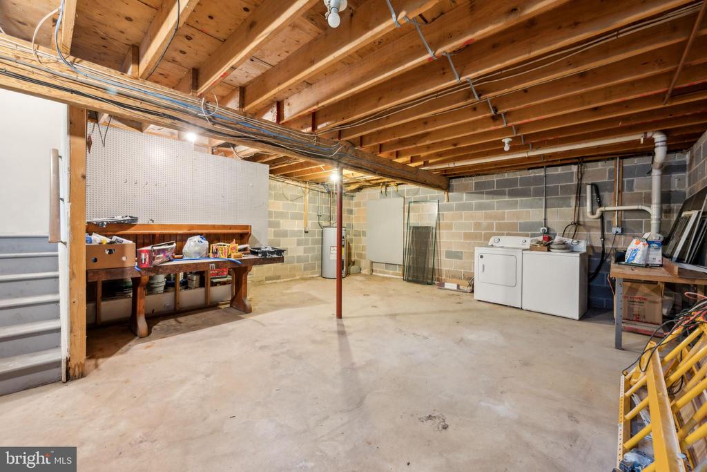 47 LAKEVIEW DRIVE