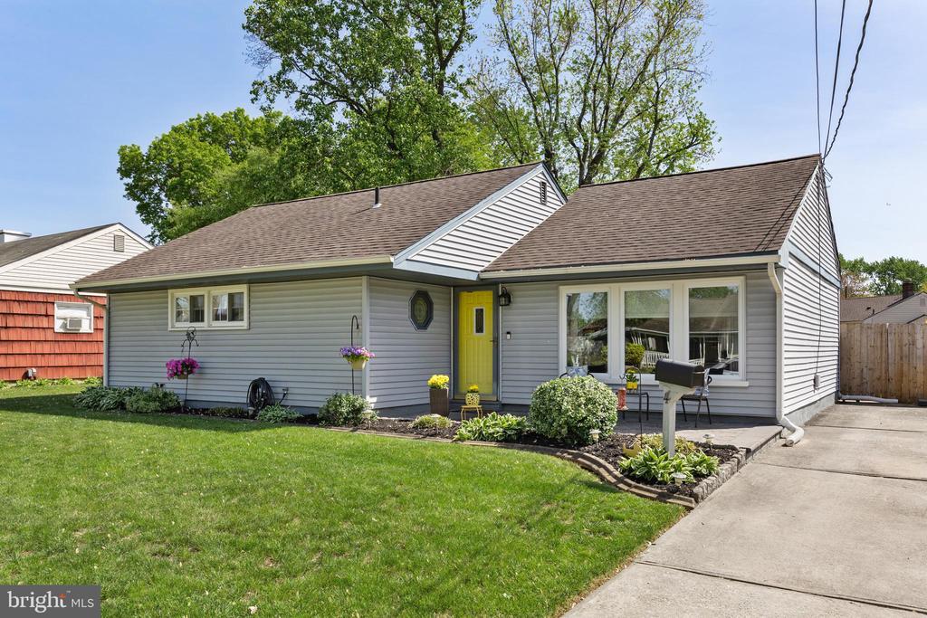 4 ROSE AVENUE