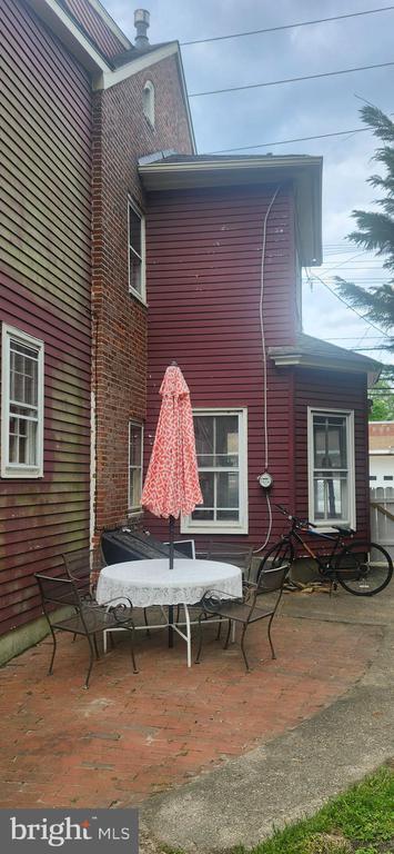 562 MAIN STREET