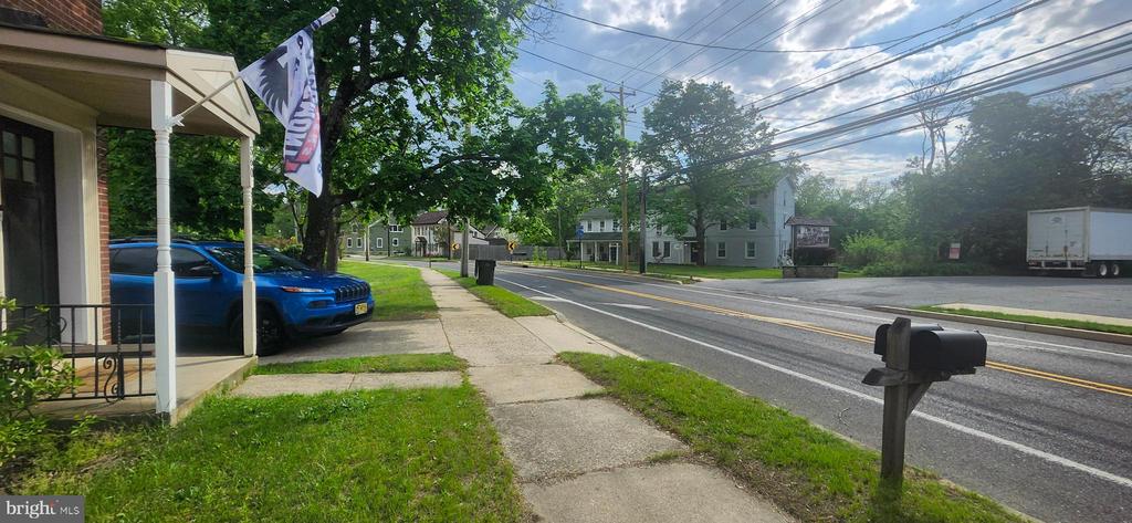 562 MAIN STREET