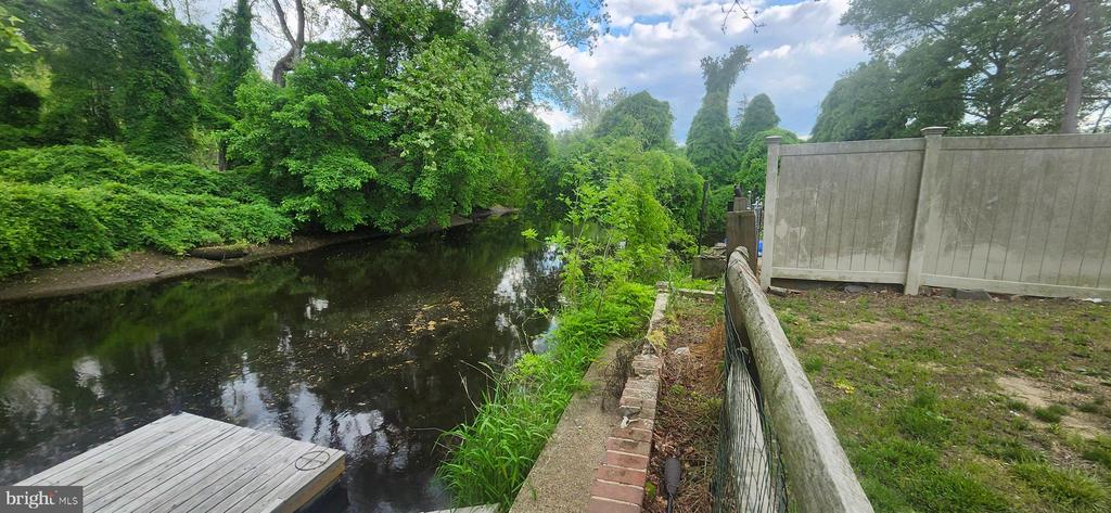 562 MAIN STREET