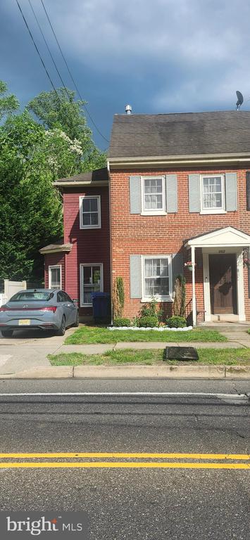 562 MAIN STREET