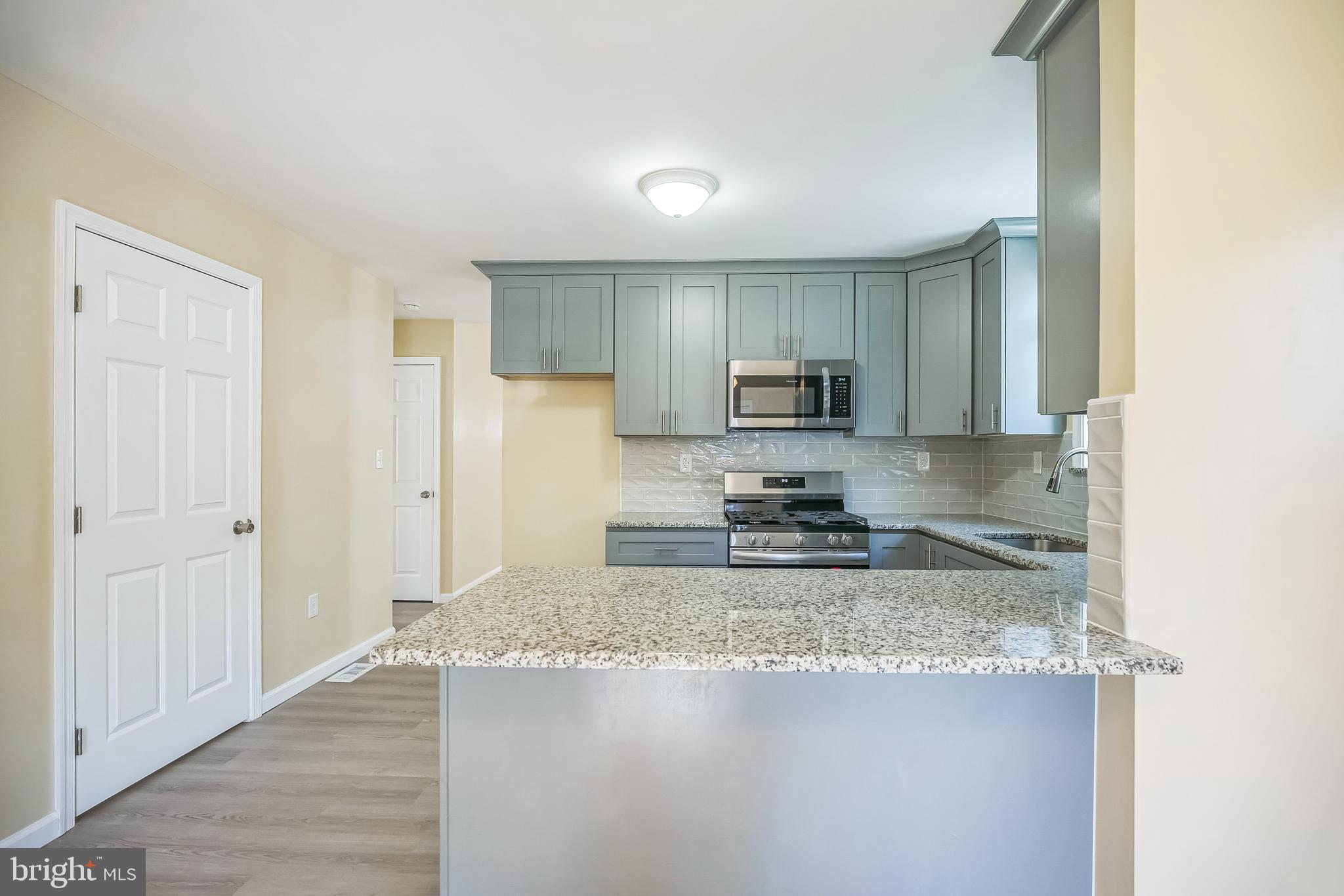 208 HOOKER STREET 1/2