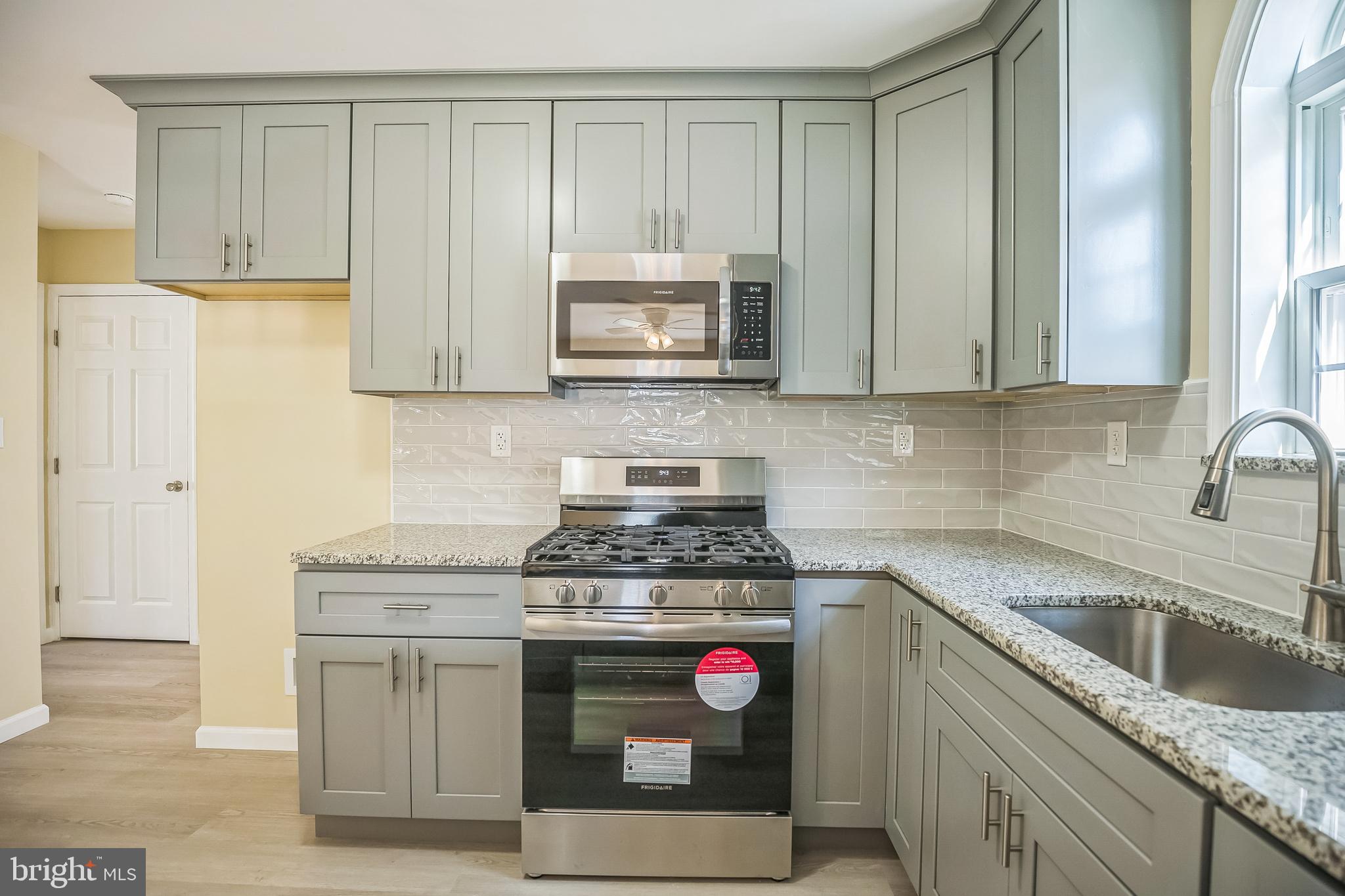 208 HOOKER STREET 1/2