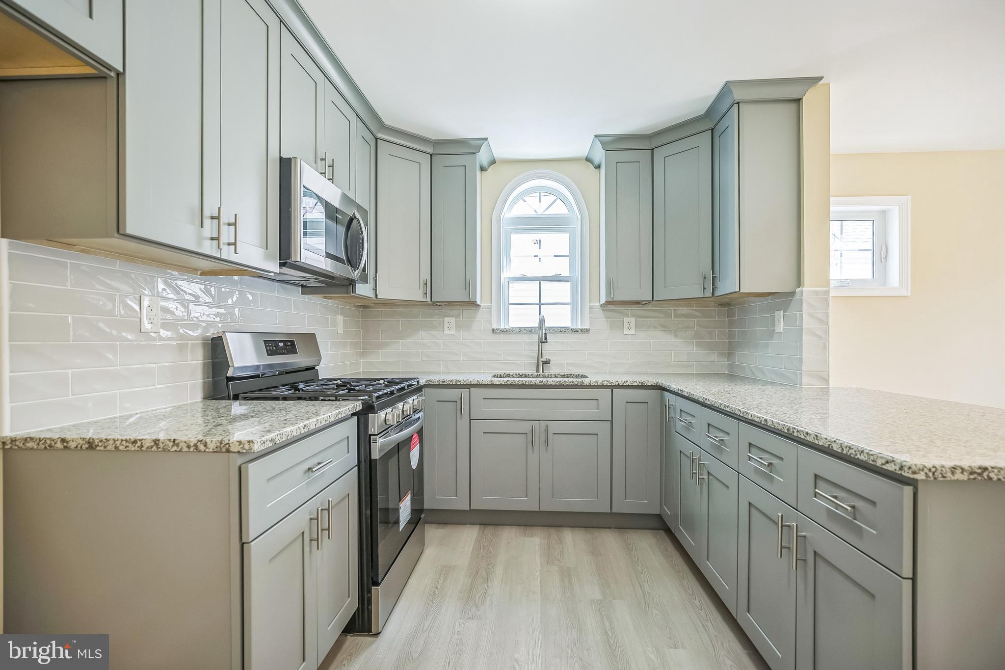 208 HOOKER STREET 1/2