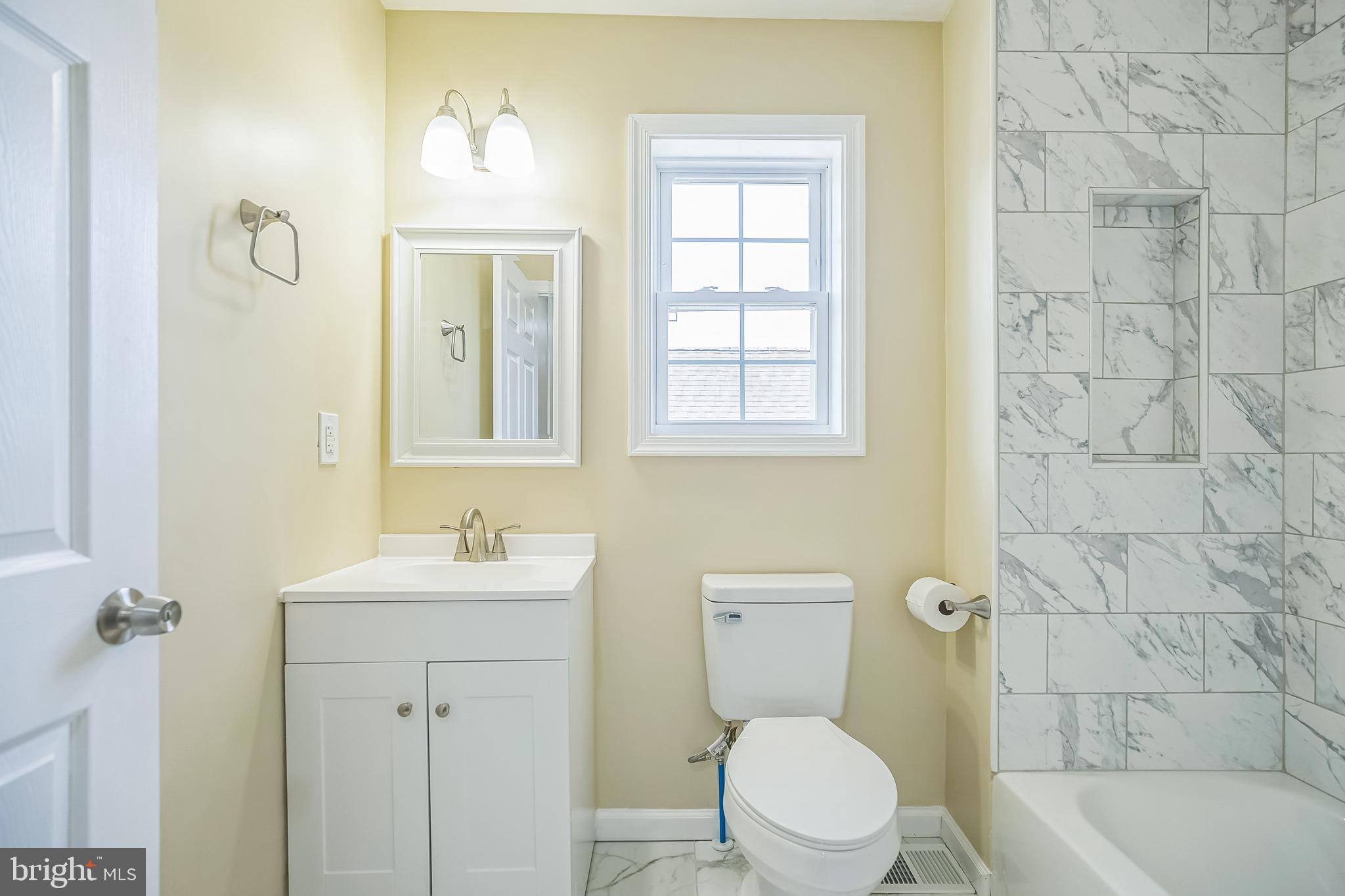 208 HOOKER STREET 1/2