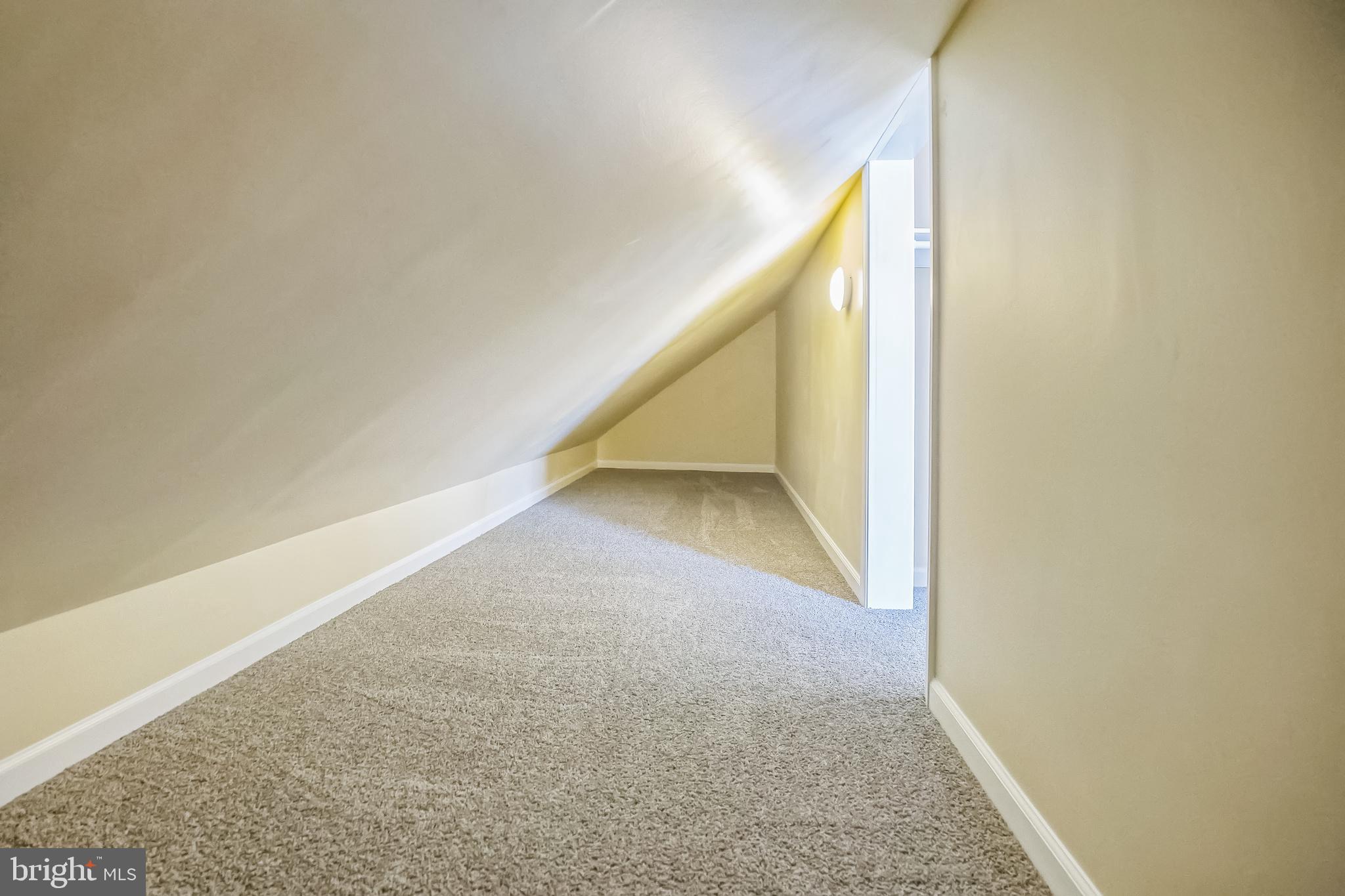 208 HOOKER STREET 1/2