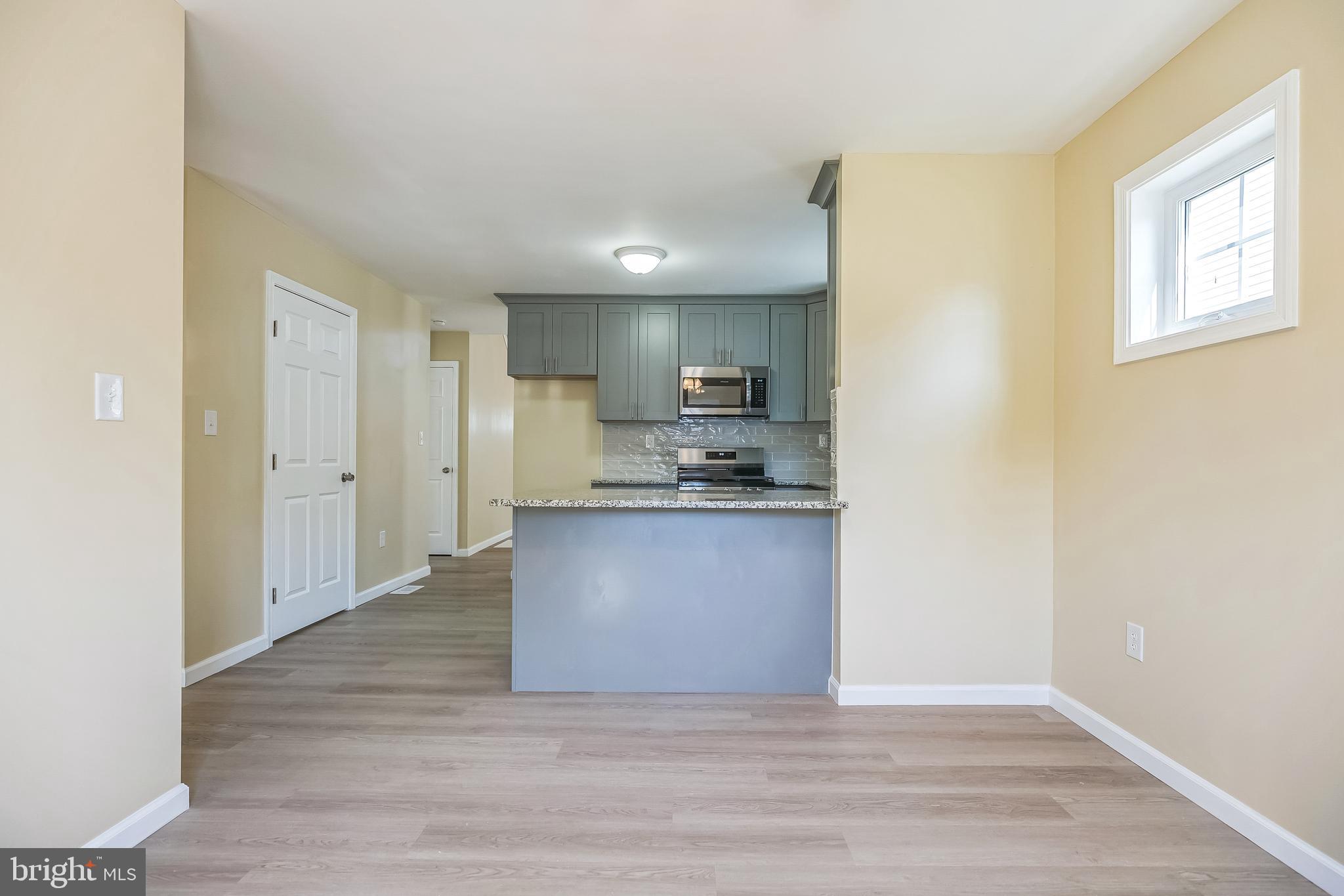 208 HOOKER STREET 1/2