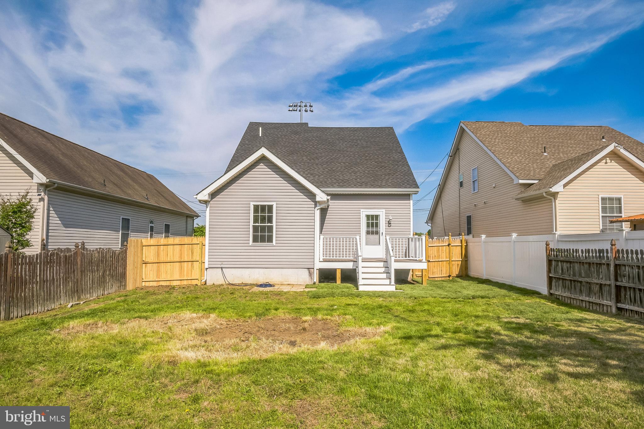 208 HOOKER STREET 1/2