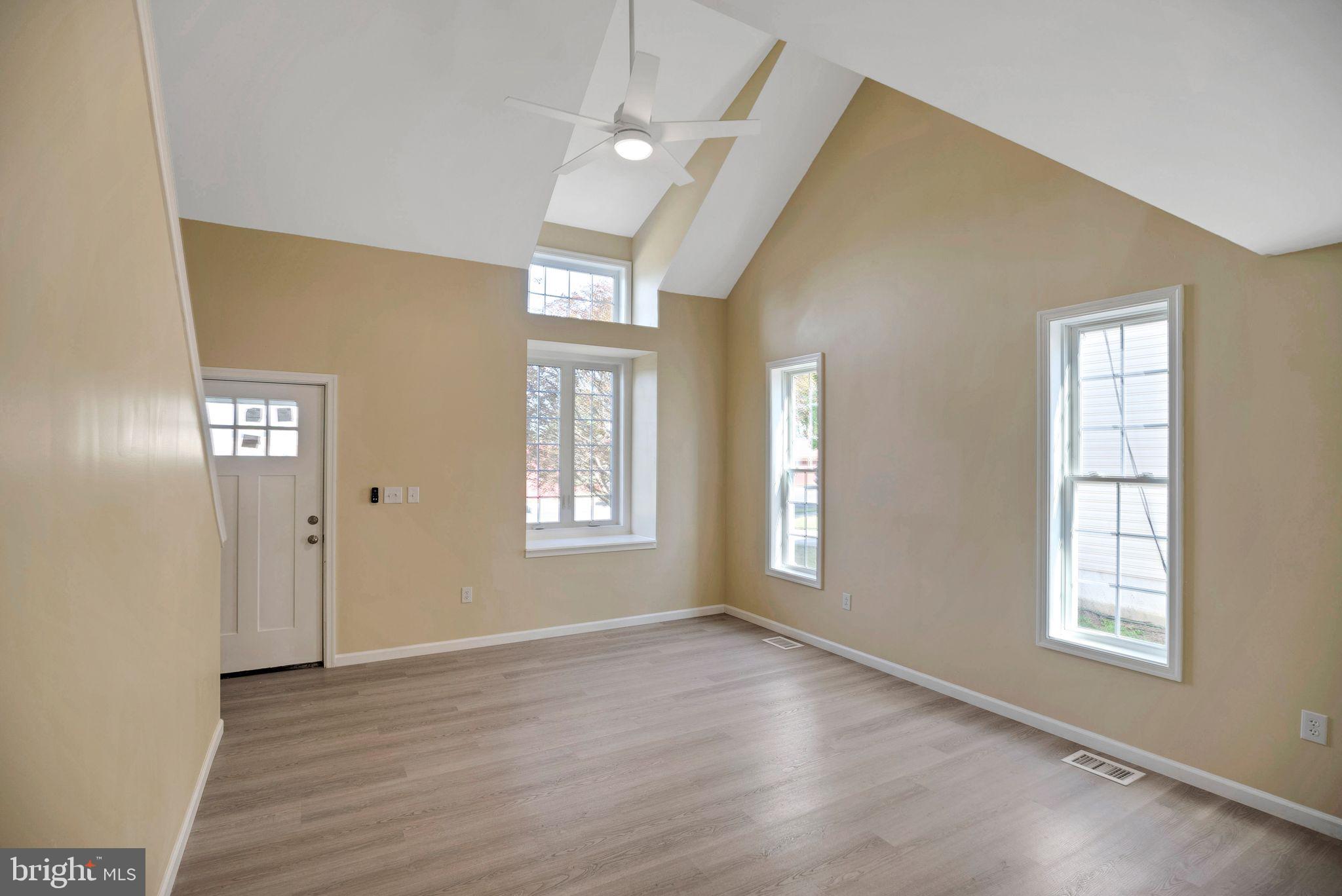 208 HOOKER STREET 1/2