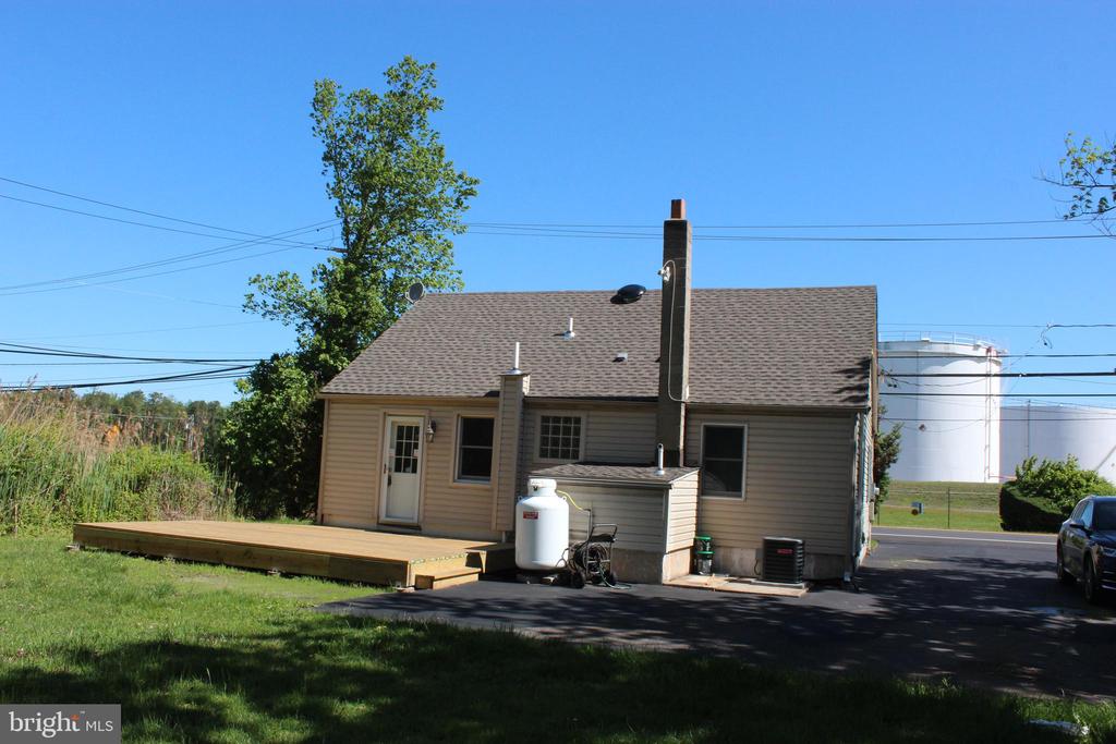 23 ELBO LN