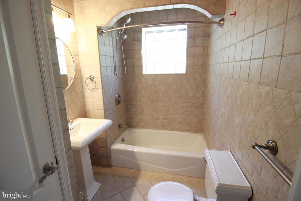 23 ELBO LN