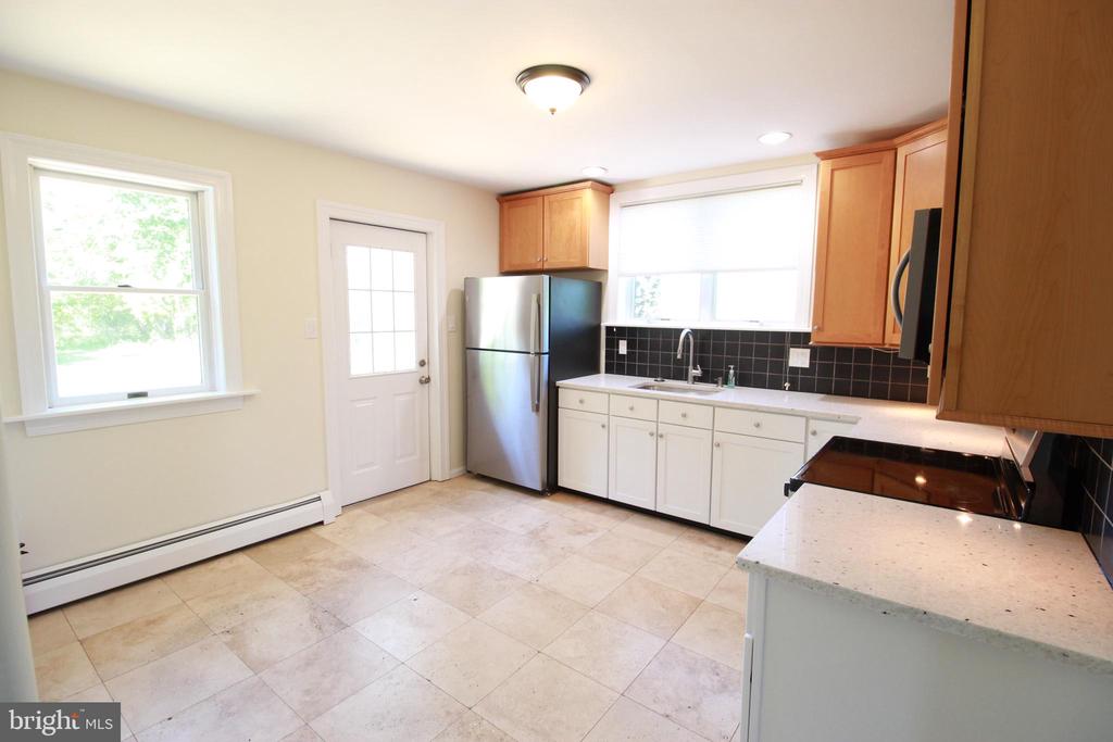 23 ELBO LN