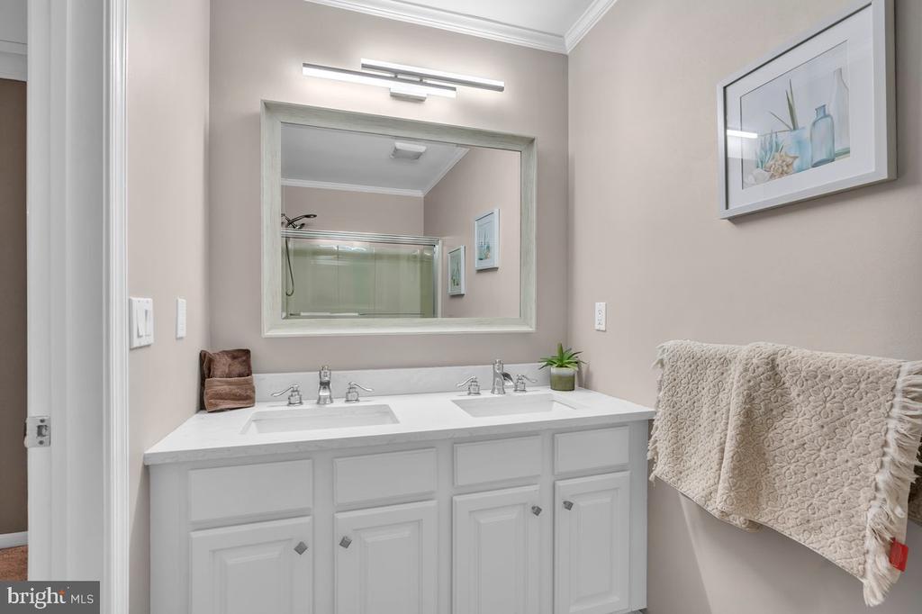40 COUNTRY SQUIRE LANE