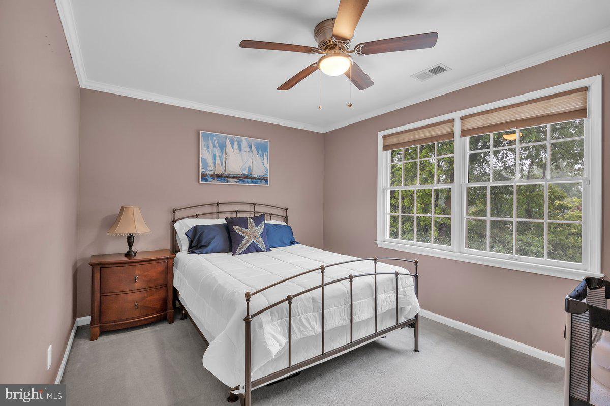 40 COUNTRY SQUIRE LANE