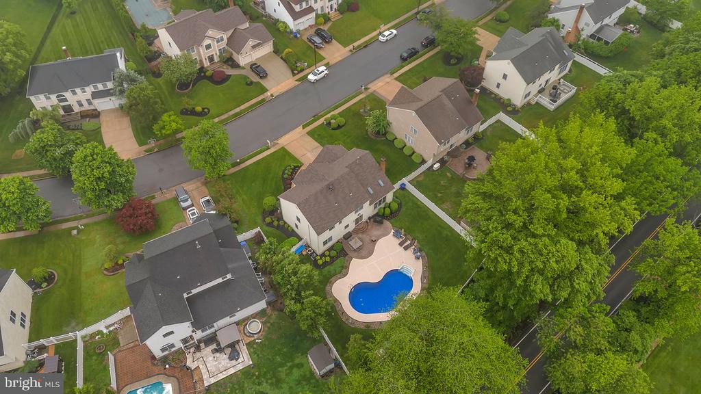 40 COUNTRY SQUIRE LANE