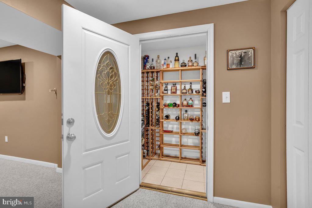 40 COUNTRY SQUIRE LANE