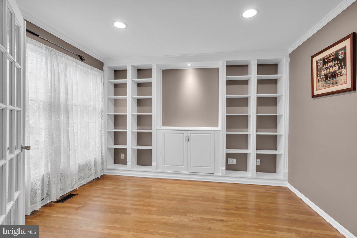 40 COUNTRY SQUIRE LANE