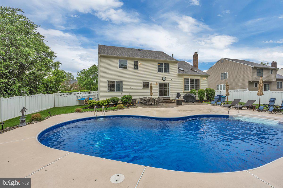 40 COUNTRY SQUIRE LANE