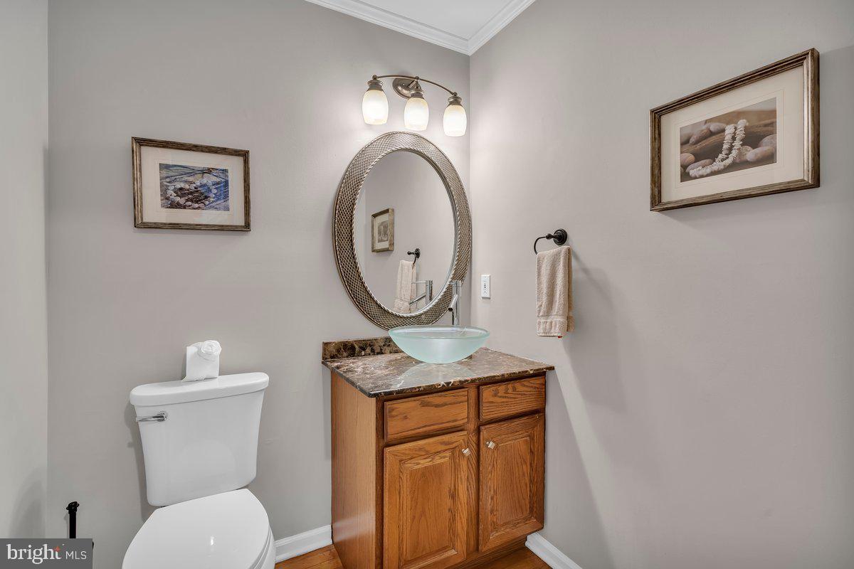 40 COUNTRY SQUIRE LANE