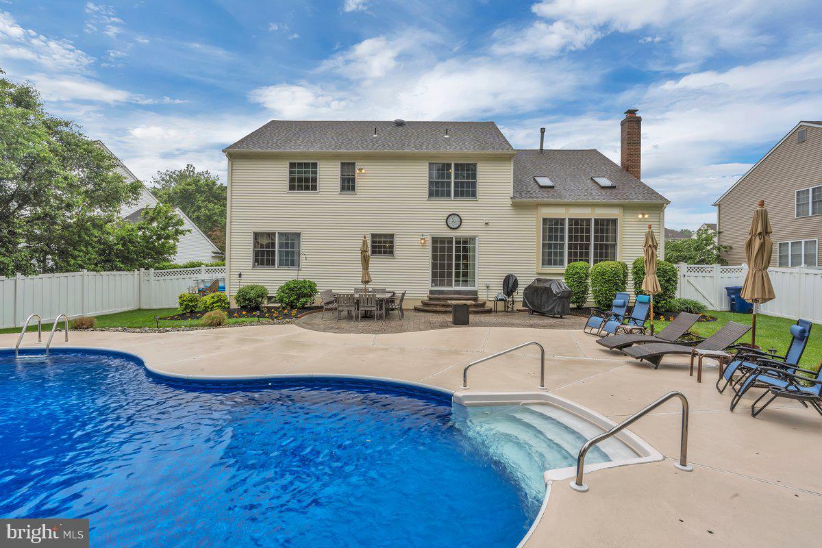 40 COUNTRY SQUIRE LANE