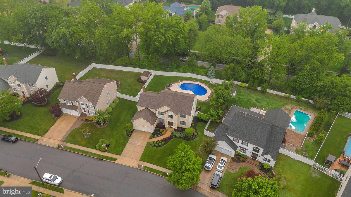 40 COUNTRY SQUIRE LANE