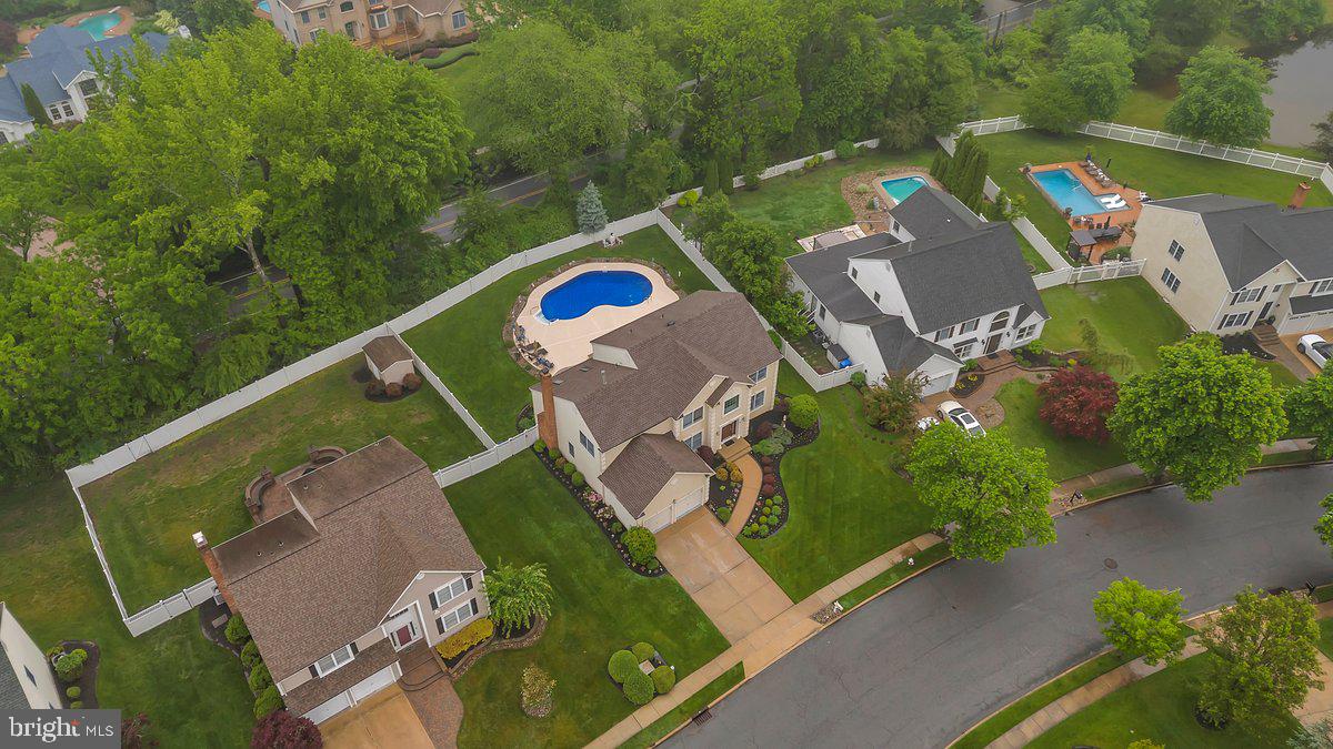 40 COUNTRY SQUIRE LANE