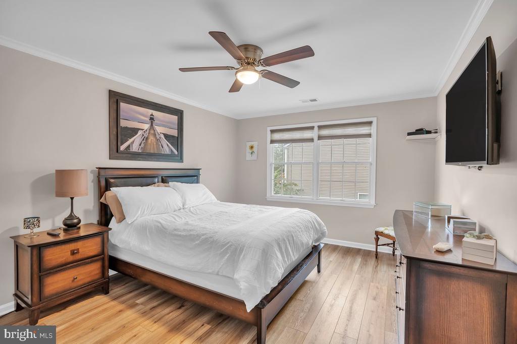 40 COUNTRY SQUIRE LANE