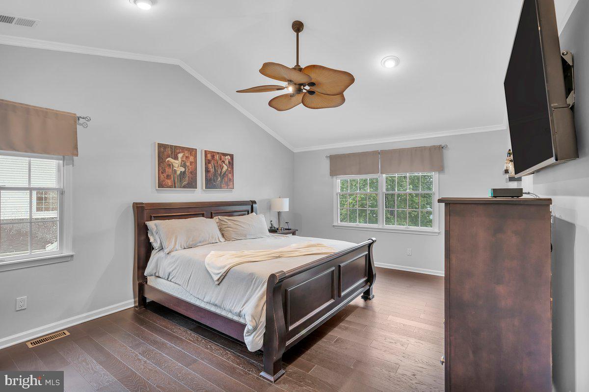 40 COUNTRY SQUIRE LANE