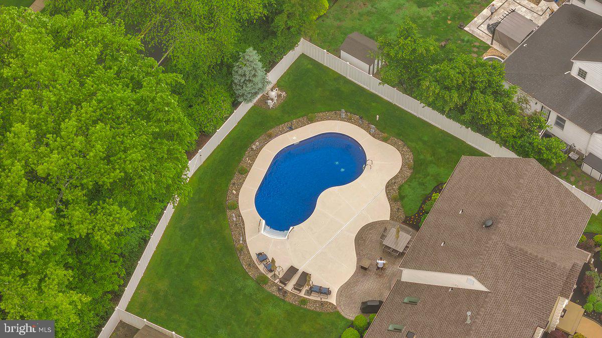 40 COUNTRY SQUIRE LANE