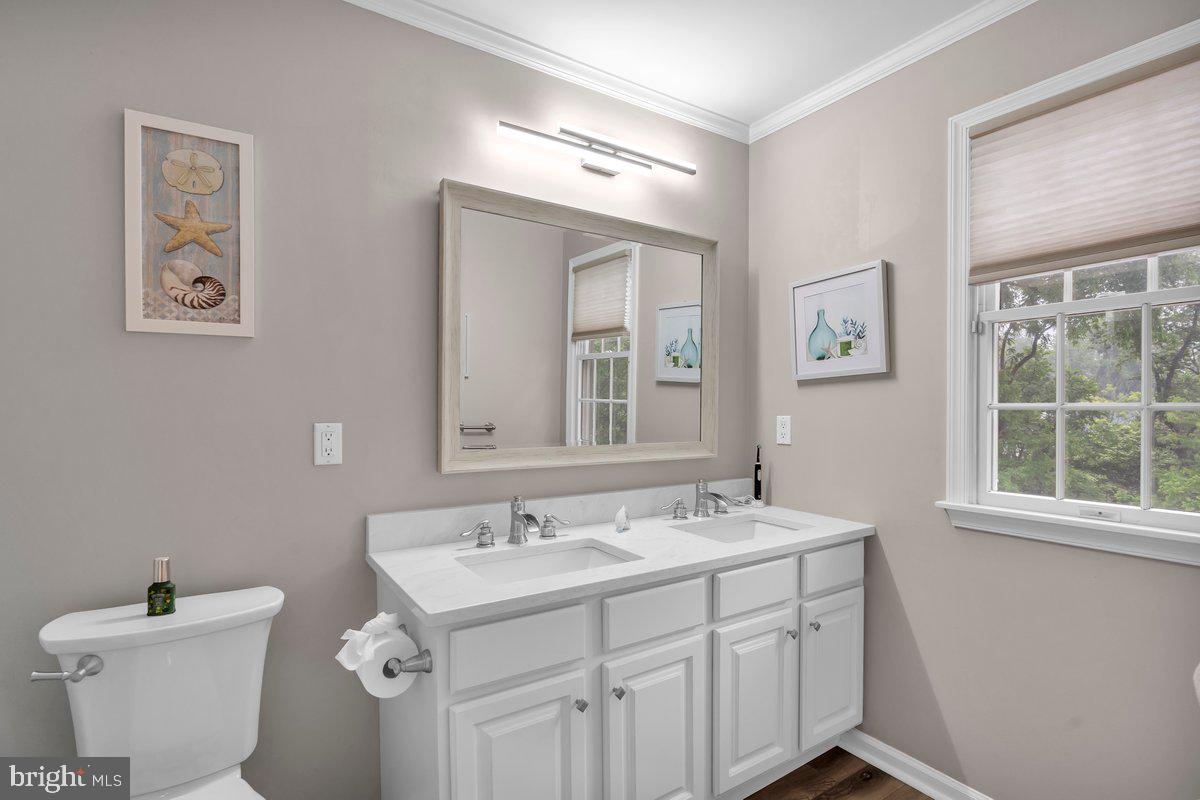 40 COUNTRY SQUIRE LANE