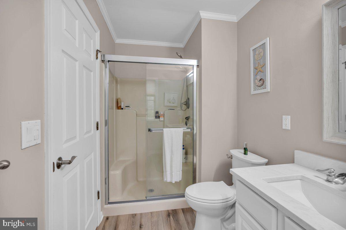 40 COUNTRY SQUIRE LANE