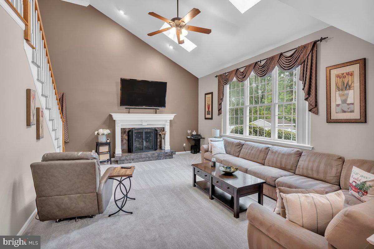 40 COUNTRY SQUIRE LANE