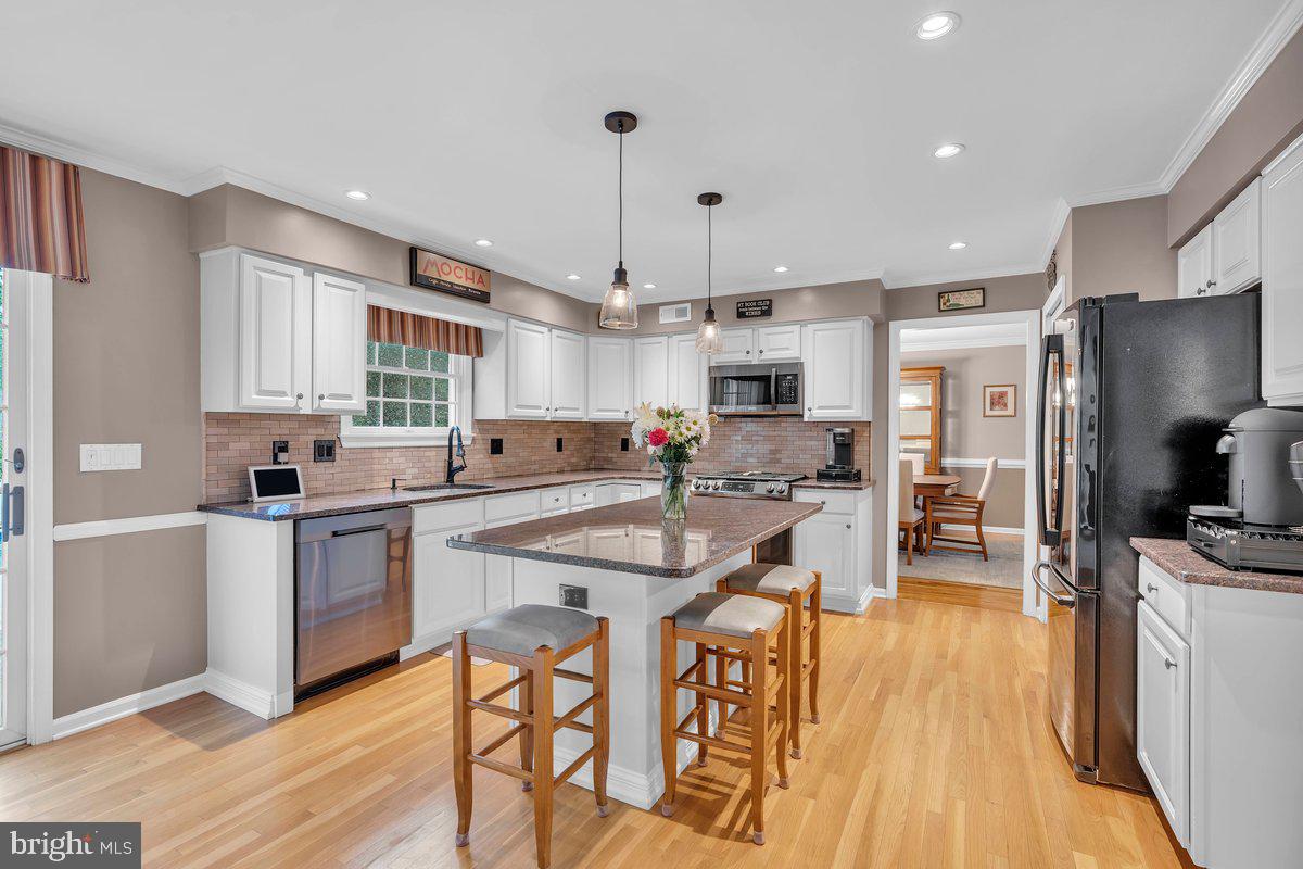 40 COUNTRY SQUIRE LANE