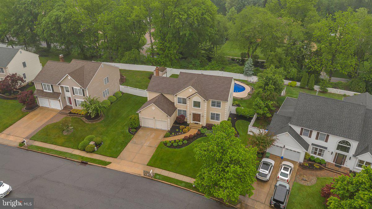 40 COUNTRY SQUIRE LANE
