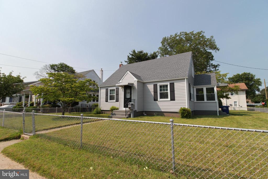 211 W THIRD